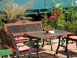 Sitzgruppe im Biergarten